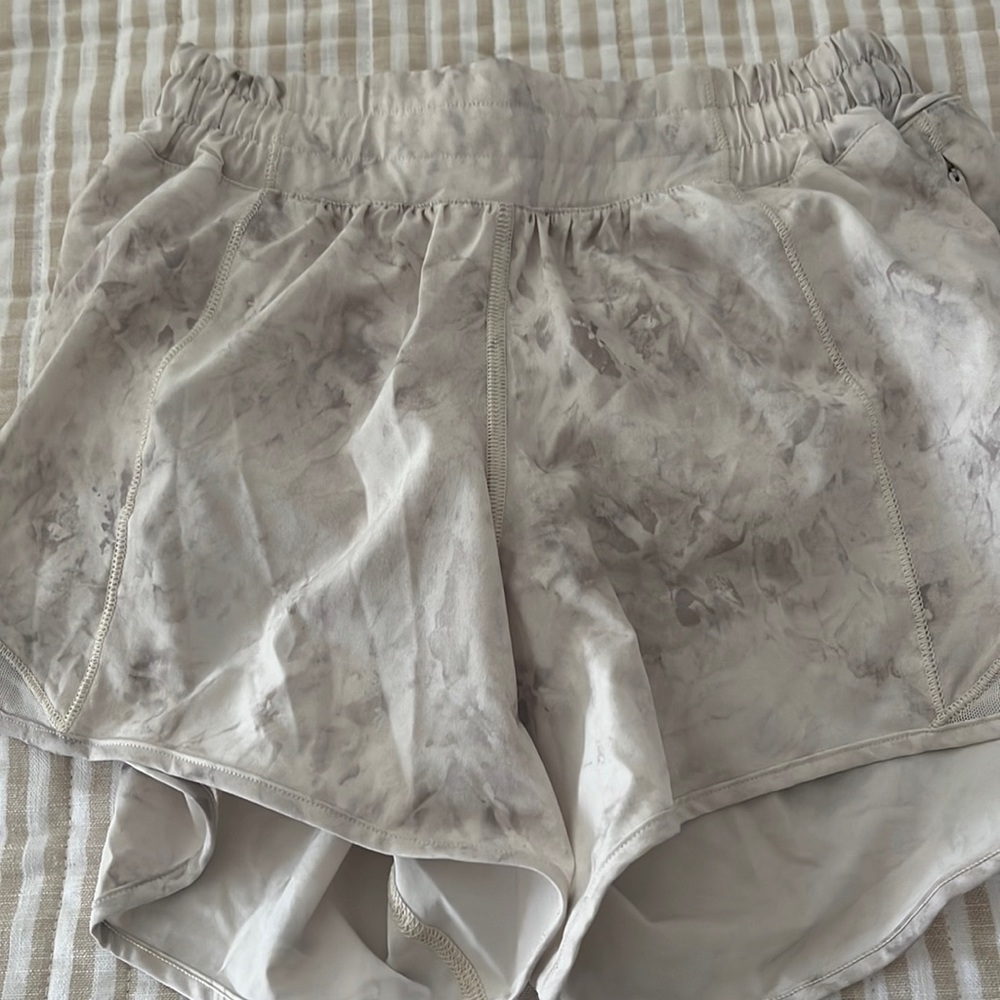 4inch lululemon hotty hot shorts